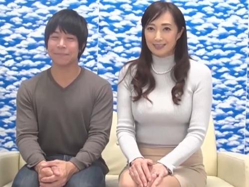 【音羽文子】美人で巨乳の五十路ママが童貞の息子にフェラして30分間で何発抜けるか？という鬼畜な企画