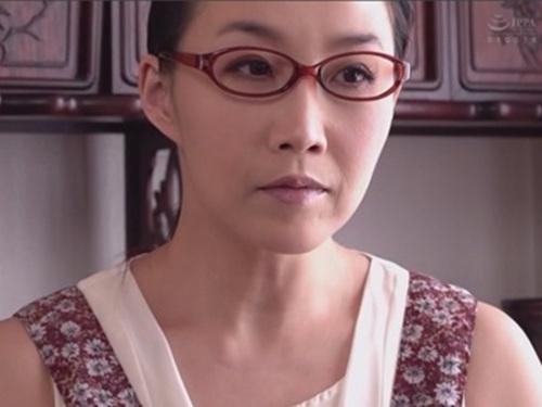【桐島美奈子】不妊の娘に代わり代理出産を決意した母が娘の旦那と中出しセックスを行なうが熟女母の中で女が目覚めてしまう