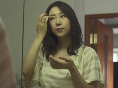 【松下紗栄子】欲求不満だったパートの人妻が年下のバイト君に女として見られお互いの肉体を貪りあってしまう不倫セックス