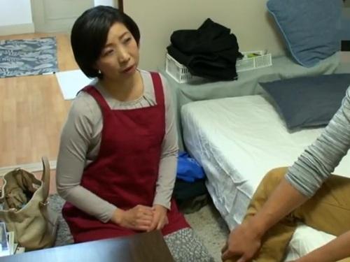 【おばさんレンタル】独身男性のお世話をする家政婦サービスから来た親身に話を聞いてくれる人妻の敏子60歳をハメてしまう