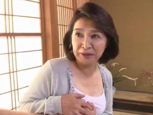 【北村敏世】成長した孫の顔みたら還暦のお婆ちゃんが亡くなった爺さんを思い出してしまい童貞の孫にセックスを強要する