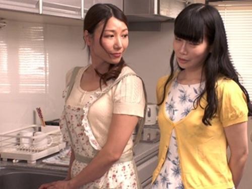 【加藤あやの】欲求不満のシングルマザーが娘の彼氏に欲情してしまい娘に内緒で誘惑して寝取りセックス