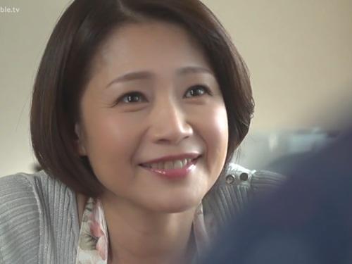 【友田真希】『我慢しなくて良いからね』人妻ソープに童貞捨てに行ったら友達のお母さんのオマ〇コに初挿入してしまう