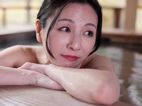 【月野ゆりね】離婚の報告を息子にすると『中学生の頃から好きだった』と歪んだ愛を告白され息子に中出しされてしまう
