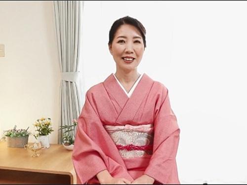 【永瀬昭子】落ち着いた口調で話し還暦を迎えた熟女の色気が漂う人妻の永瀬昭子60歳のAVデビュー作品