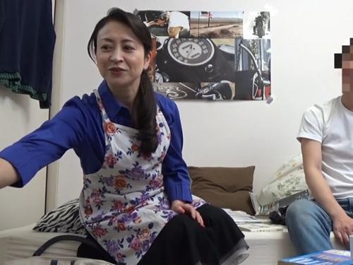【おばさんレンタル】独身男性のお世話をしてくれる家政婦さんで来た色気たっぷりアラフィフ人妻しょうこさん48歳
