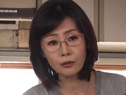 【竹内梨恵】ムラムラが限界の姑が『私、本気で欲求不満なの！』と娘の夫に迫り娘が居ない隙に寝取ってしまう