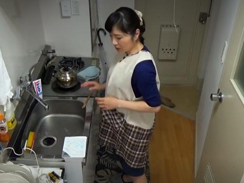 【おばさんレンタル】独身男性のお世話をする家政婦サービスから来た感度抜群の人妻佳代子さん50歳に中出し