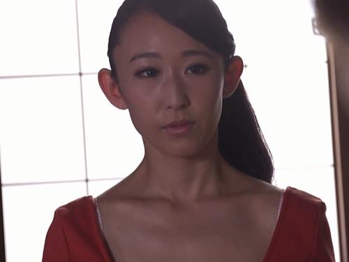 【森ほたる】夫を亡くしたばかりの未亡人に親族の男が未亡人の柔肌と巨乳に性欲を抑えきれず犯してしまう