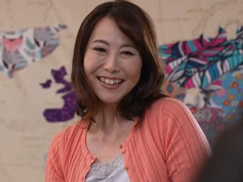 【京野美沙】『おっぱい触らせてくれたら勉強頑張る』と息子に懇願された母がおっぱい吸わせて息子のチ〇ポをフェラチオする