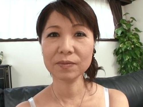 【和田百美花】結婚して26年でパートで働く普通のオバちゃん和田百美花53歳のAVデビュー作品