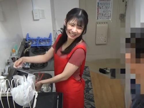 【おばさんレンタル】独身男性のお世話をする家政婦サービスから来た世間知らずな感じの人妻さきさん28歳を口説いてしまう