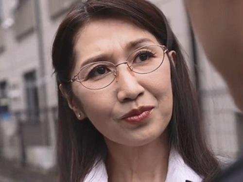【伊織涼子】偶然セックスの相性抜群だった年上の元妻に再会してセックスしたら再び元妻の体にハマってしまう