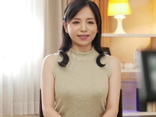【加治史奈】美人で笑顔が素敵な人妻さんの垂れてきたオッパイに黒ずんできた乳輪が卑猥でエロい加治史奈43歳AVデビュー