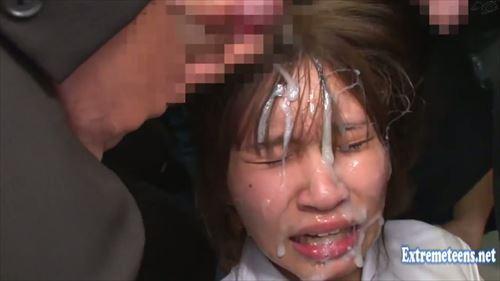 「彼女の体全体を愛でる」