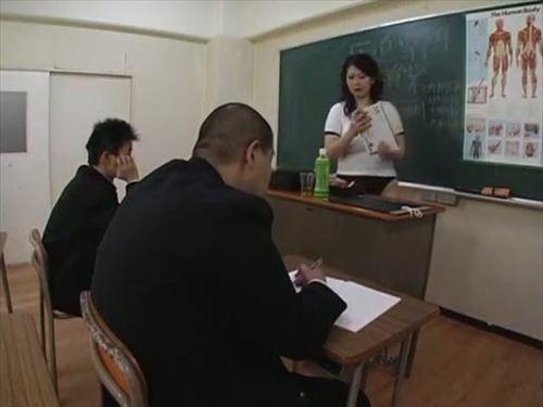 先生、もう大人だし、ドキドキするほど肌が張り付いてる…