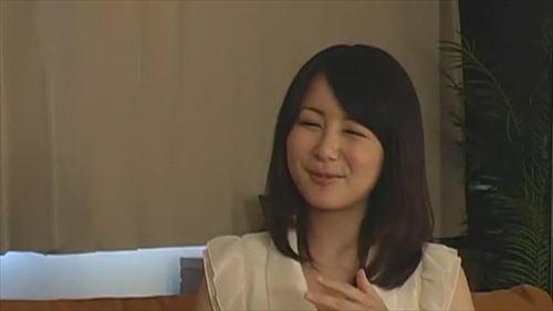 主婦、男性器を挿入し、騎乗位で感じさせ、絶頂