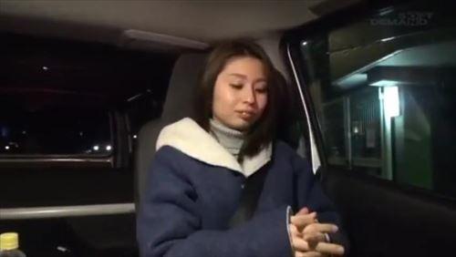 若く未経験の男性を大人びた美人が優しく誘惑し、超エロ的な行為に導く