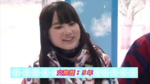 学生たちは旅行先でいやらしいな興奮に包まれ、その姿は明らかに親密さを増していく