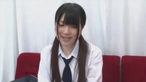 美少女たちは鏡越しに誘惑。