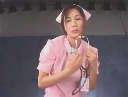 美貌の女優が看護師の役で男を快楽へと誘う