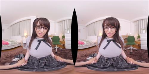 眼鏡をかけた美しい女性の前で公然と自慰行為