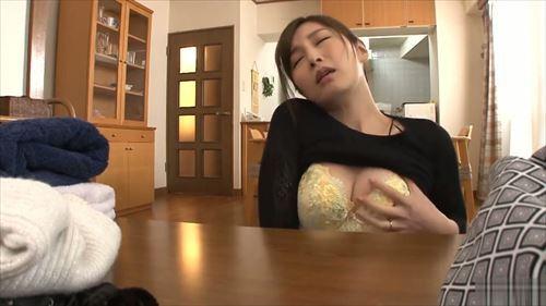 夫の要求に耐えきれず、義兄に抱かれた。その感覚は忘れられず、隠れても息子婿に求められ、