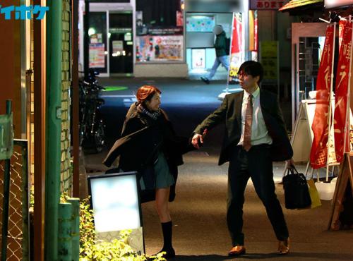 触っただけで反応する敏感なオッパイ、ブラをずらして綺麗な乳首を刺激する。 理性を開放し求め合う禁断の不純異性交遊。