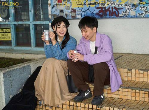 ぐりんぐりんグラインドしながら膣内でペニスを締め上げるッ！！ 本当は内心、早くおチンポ欲しくてムラムラしているはずです。