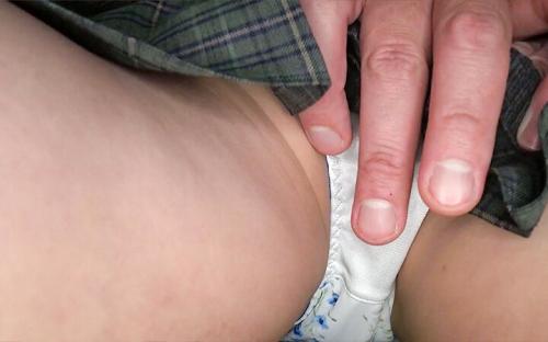 こんなにかわいい子のパンティが見れるだけでも幸せなのに最高に似合ってる純白清楚パンティです… 気持ちよすぎて大量中出し！