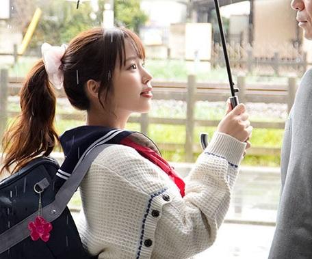 パンツを脱がせた方が良いと判断し愛液で濡れたパンツを回収しオマ〇コを見せてもらいました。 最高に気持ちいいです。