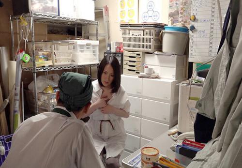 膣壁でチ●ポを咥えこんで、ひたすら快楽を身体に叩き込むストイックな交尾！ 激しく感じて、背中を反らせて絶頂。