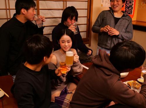 触るのはOKということらしく、愛撫に喘ぎながら応えてくれます。 色んな角度で突かれて何度も果てちゃった。