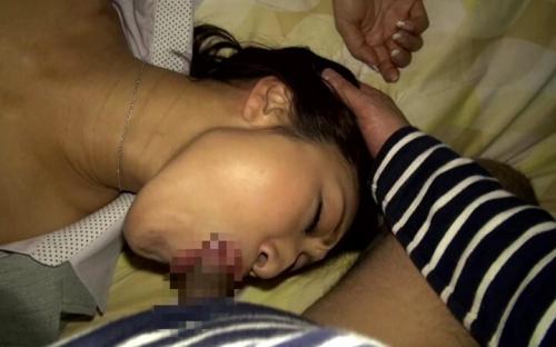 突然性的な姿を晒す姉に理性を失った弟は性衝動に任せ禁断の実の姉との姉弟近親相姦というタブーを●す。 濡れ具合はどうかな？