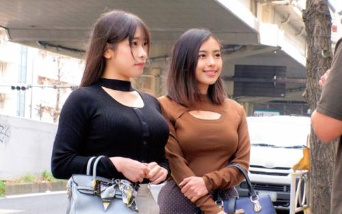 子宮口まで届く背後からの進撃に、厚みたっぷりのムチ尻を波打たせ大絶叫連続イキ。 こんなすっげぇ女、オラ、初めてだ！