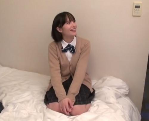 ［素人ナンパ×ベロチュー］性欲のままに、濃厚で本気の性交に溺れ、その官能的な姿で相手を虜にする女子校生