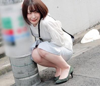 ［野外×お漏らし］ 培ってきたエロのスキルを遺憾なく発揮し男性に好かれるプレイで魅了する美乳娘