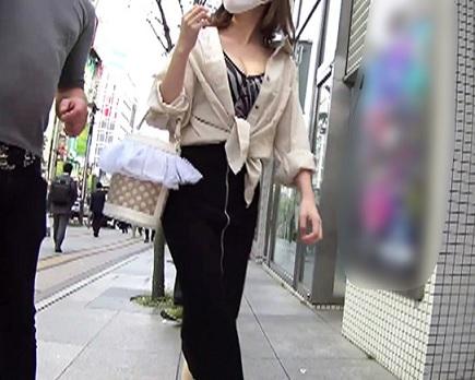 ［NTR×フェラ］一瞬見惚れる表情をして、おねだりするようなエッチに夢中になっていく奥さん