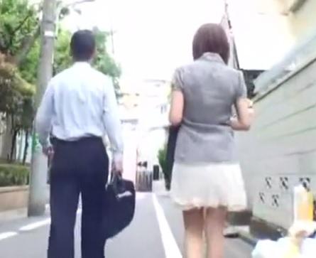 ［巨乳×NTR］気持ちよくさせるための奮闘！上級テクニックで男を虜にしていく美乳妻