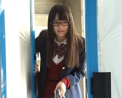 ［H］いつもとは違うエロな感情が溢れ出し過激なセックスで足腰がガクガクなってしまった女子校生