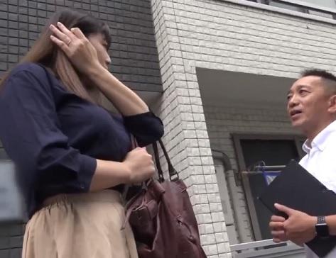 ［騎乗位］大好きないち物で禁断のスポットを擦られ豪快に絶頂するがまた求めてしまう人の嫁