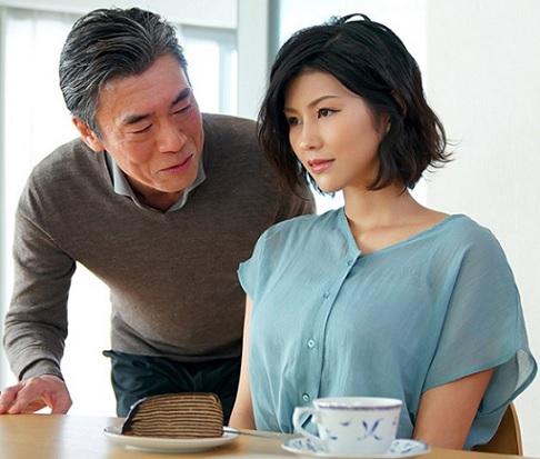 ［巨乳×フェラ］周りに比べて敏感な女性として心だけでなく身体も満たされたいと感情をさらけ出す美人妻