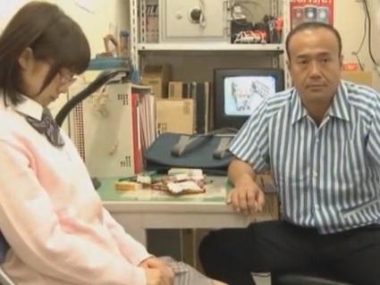 ［万引き×ながえスタイル］キュッと締まるオマン〇に大量種漬けしてる男にイカされるのを堪える女子校生