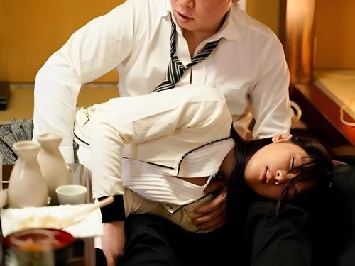 【忘年会×人妻レイプ】飲み会で泥酔させられた奥さんが…上司や同僚に輪姦される衝撃映像！好き放題ハメられザーメンまみれに