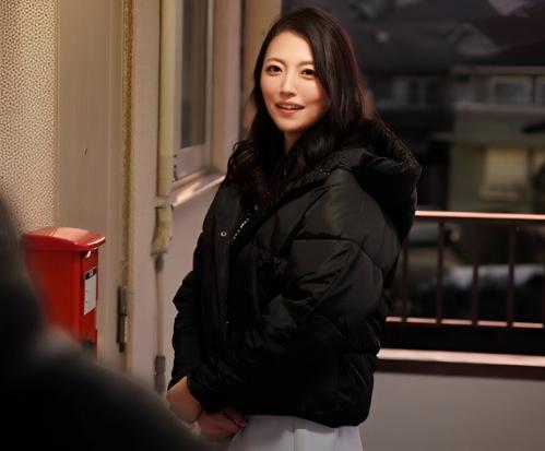 隣に住む美人妻とまさかの神展開！上品そうな奥さんが『今から…シたいの…♡』ベロチュー誘惑されて勃起止まらず…！【巨乳痴女】
