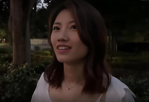 【NTR】妻を寝取られたい夫に頼まれ…自宅で初対面の男性とセックス！最初は嫌がっていた妻も次第に感じ始めて…♡