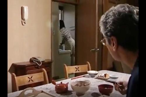 男寡で息子夫婦と暮らす義父はいつでも嫁のケツを狙ってる！発情しっぱなしで息子に嫉妬する日々！同居というのも考え物であるww