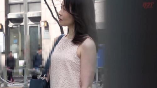 ねぇ貴方。今日はおばさんと遊んでみない？胸はないけどテクはあるわ。ま●こは使い込んでるけど締め付け自由自在よ。あー...どぴww