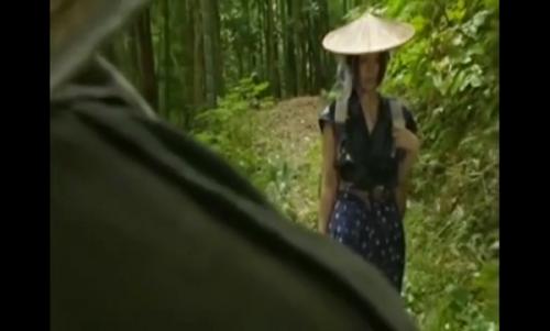 ソレは哀しい時代の話だ。女房は脚を引きずりながら野良仕事。亭主は傷痍軍人で不能者。露出魔のそそり立つち●ぽが…恋しいww