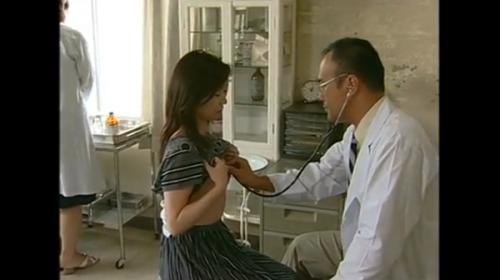 猜疑心の強い夫は自分が入院中の妻の素行を怪しんでいるかもしれない！だがまさか自分の主治医と珍察関係だとは夢にも思わじww